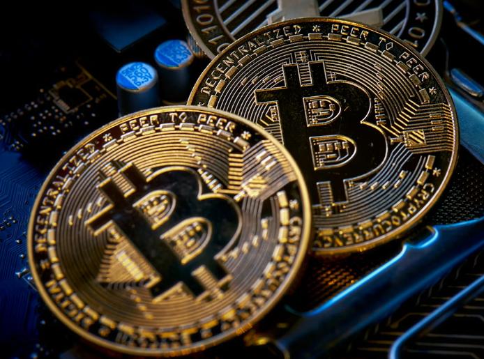战争、爆仓与反弹：比特币的十日“生死劫”